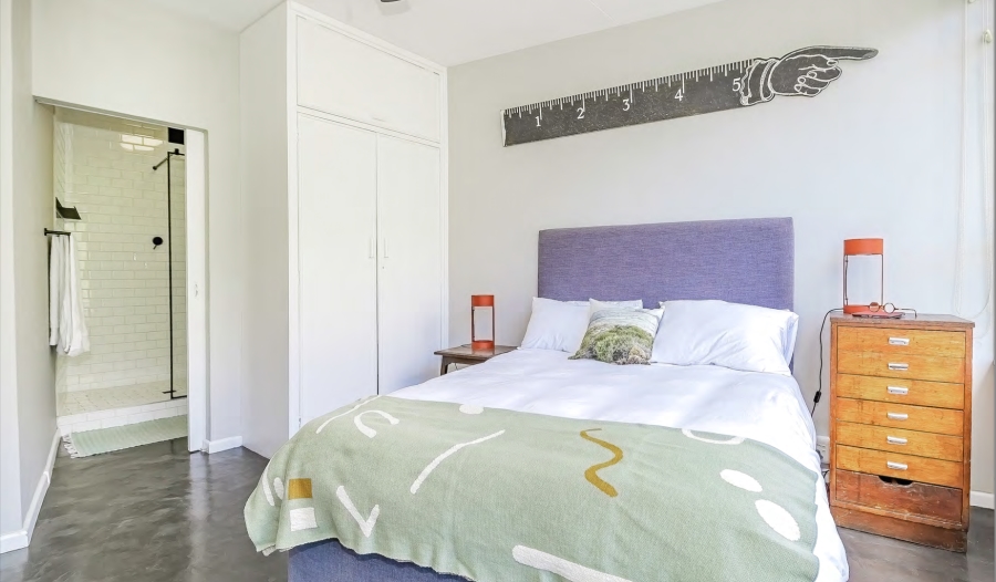 1 Bedroom Property for Sale in Vredehoek Western Cape